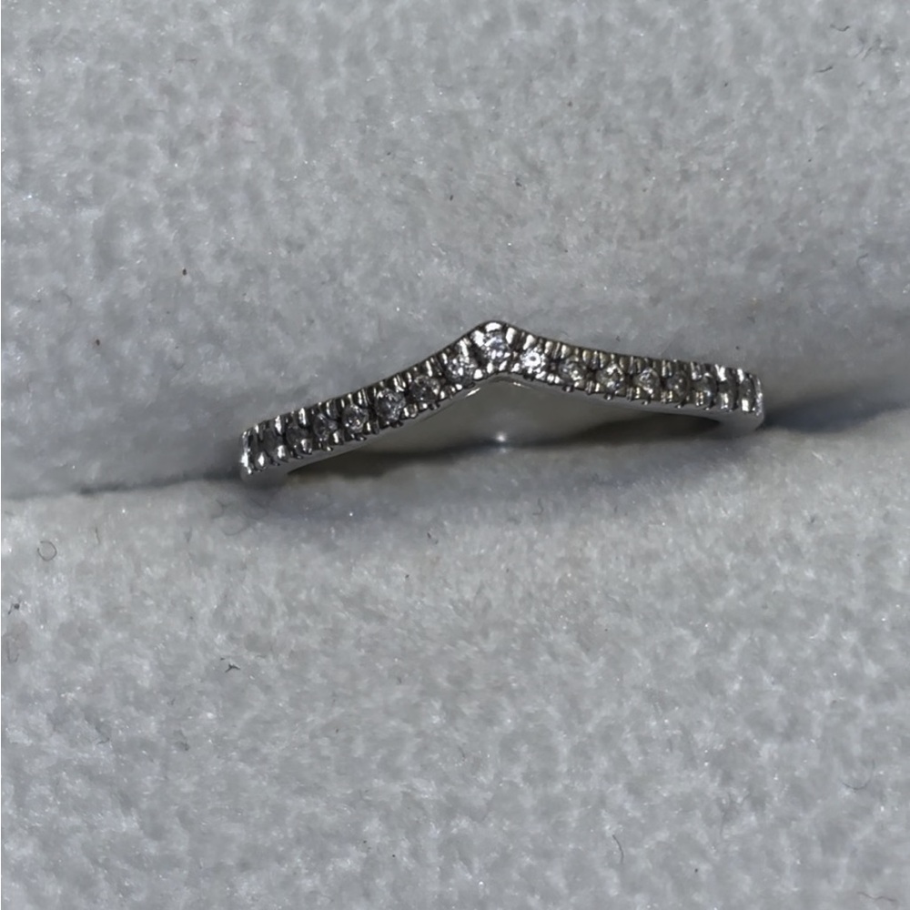 White gold woman diamond ring